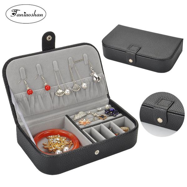 litchi pattern jewelry box leather earrings storage cases for girl portable monolayer jewelry organize travel casket t200917, Black;white
litchi pattern jewelry box leather earrings storage cases for girl portable monolayer jewelry organize travel casket t200917, Black;white