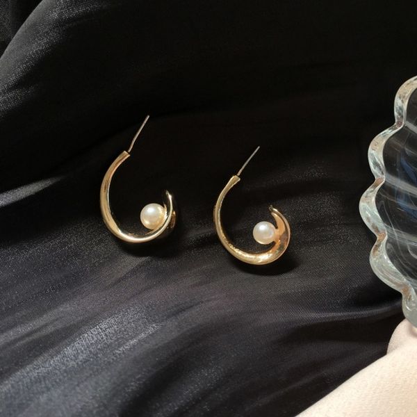 2020 korean fashion simulated pearl drop earrings for women minimalist elegant gold color metal statement earrings jewelry gift, Golden;silver
2020 korean fashion simulated pearl drop earrings for women minimalist elegant gold color metal statement earrings jewelry gift, Golden;silver