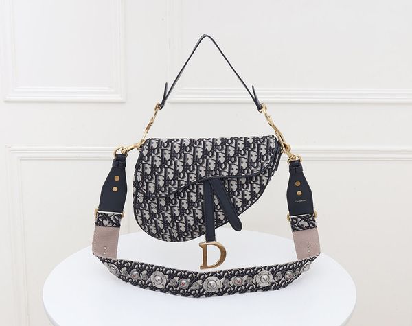 2020 new luxury designer handbags womens cosmetic handbag letter brand print fashion leather shoulder bag
2020 new luxury designer handbags womens cosmetic handbag letter brand print fashion leather shoulder bag