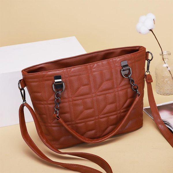 women's bag 2020 new fashion shoulder messenger bag embroidery line diamond chain multi-function handbag
women's bag 2020 new fashion shoulder messenger bag embroidery line diamond chain multi-function handbag