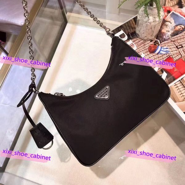 2020upnylon handbags canvas crossbody bag messenger key shoulder chest for hobo chain bags zipper women bag classic tote fashion wallet tmfd, Red;black
2020upnylon handbags canvas crossbody bag messenger key shoulder chest for hobo chain bags zipper women bag classic tote fashion wallet tmfd, Red;black