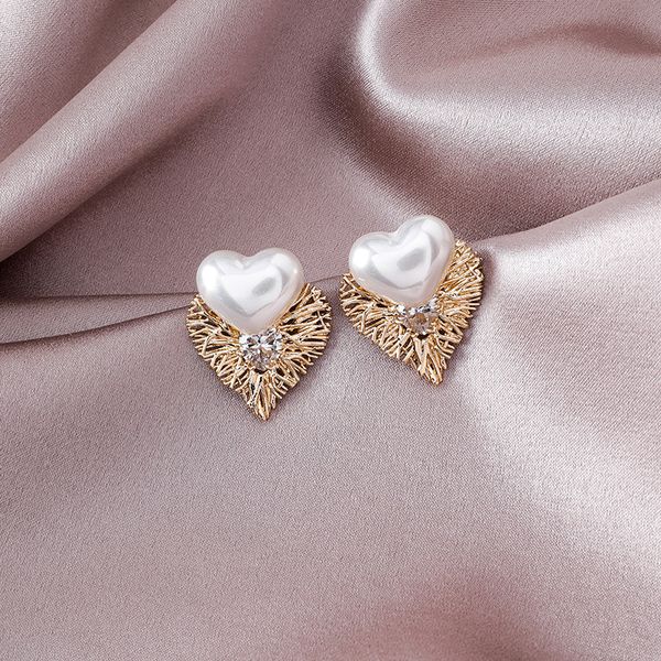 korea new design fashion jewelry personality double metal copper pearl love earrings elegant simple zircon earrings for women, Golden;silver
korea new design fashion jewelry personality double metal copper pearl love earrings elegant simple zircon earrings for women, Golden;silver