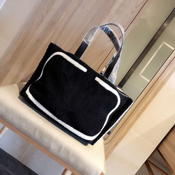 winter style handbag with canvas lining large capacity shoulder bag women black white two sides lamb wool shopping bag with small purse
winter style handbag with canvas lining large capacity shoulder bag women black white two sides lamb wool shopping bag with small purse