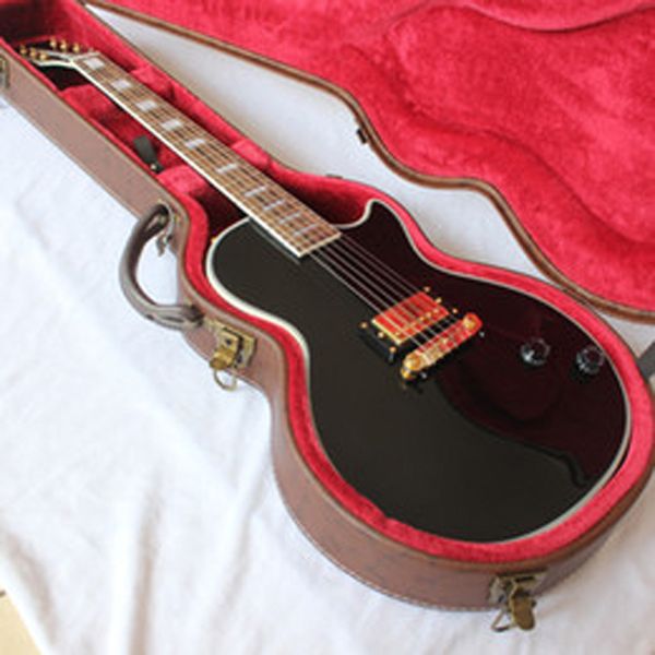 black/custom shop/1 pickup/mahogany body/rosewood fingerboard/6 string custom electric guitar/with case/
black/custom shop/1 pickup/mahogany body/rosewood fingerboard/6 string custom electric guitar/with case/
