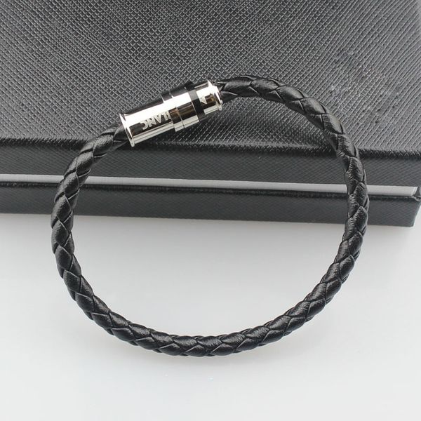 New arrival fashion luxury men bracelets genuine leather bracelets with stainless steel round circle length 20.50cm no have box
New arrival fashion luxury men bracelets genuine leather bracelets with stainless steel round circle length 20.50cm no have box