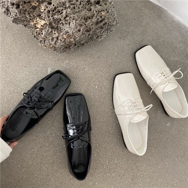 moccasin shoes autumn all-match patent leather ballet flats casual female sneakers loafers with fur shose women square toe 2020, Black
moccasin shoes autumn all-match patent leather ballet flats casual female sneakers loafers with fur shose women square toe 2020, Black