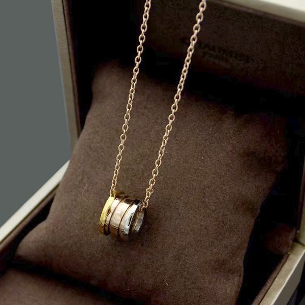 New Arrive Fashion Classic Lady 316L Titanium steel 18K Plated Gold Necklaces With Lettering 3 Color Spring Pendant Wedding Engagement
New Arrive Fashion Classic Lady 316L Titanium steel 18K Plated Gold Necklaces With Lettering 3 Color Spring Pendant Wedding Engagement