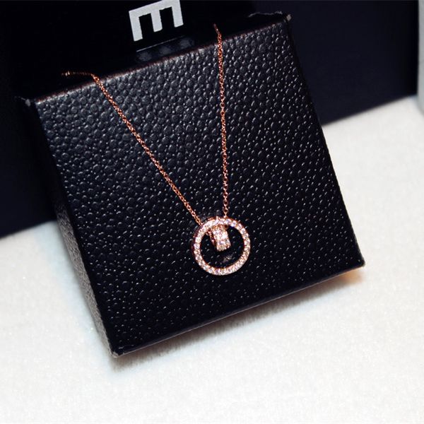 ins popular super sparkling diamond zircon circular fashion designer pendant necklace for women girls silver color
ins popular super sparkling diamond zircon circular fashion designer pendant necklace for women girls silver color