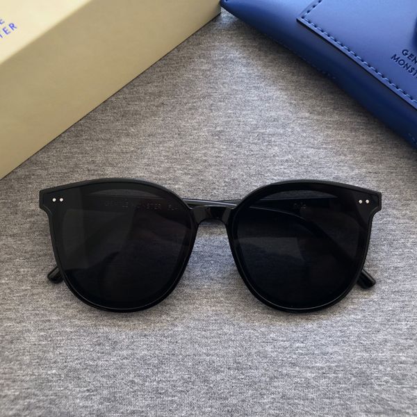 2020 new design women fashion sunglasses brand designer round frame sun glasses men uv400 gm sunglasses original package solo, White;black
2020 new design women fashion sunglasses brand designer round frame sun glasses men uv400 gm sunglasses original package solo, White;black
