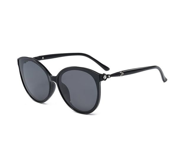 2020 new polarized sunglasses women s fashion street p polarizer cross border personality anti uv tide003, White;black
2020 new polarized sunglasses women s fashion street p polarizer cross border personality anti uv tide003, White;black