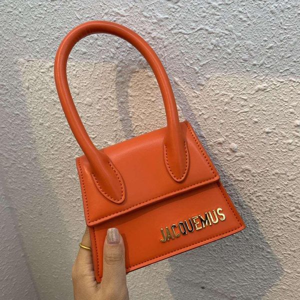 gift designer le chiquito moye mini baguette new style leather pattern flap waist bag women simple one-shoulder handbag small size 14*6*11cm
gift designer le chiquito moye mini baguette new style leather pattern flap waist bag women simple one-shoulder handbag small size 14*6*11cm