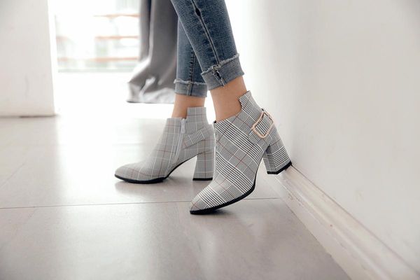 тималин женщина boots мода плед острого нос высокие каблуки женская обувь sexy осень зима партия ботильоны женская, Black
тималин женщина boots мода плед острого нос высокие каблуки женская обувь sexy осень зима партия ботильоны женская, Black
