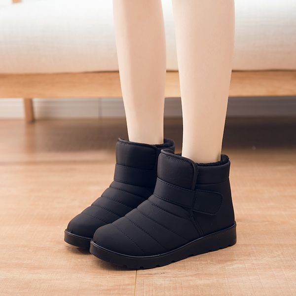 2020 super light women's short snow boots non-slip waterproof black woman winter shoes keep warm flat cotton female boot 
2020 super light women's short snow boots non-slip waterproof black woman winter shoes keep warm flat cotton female boot