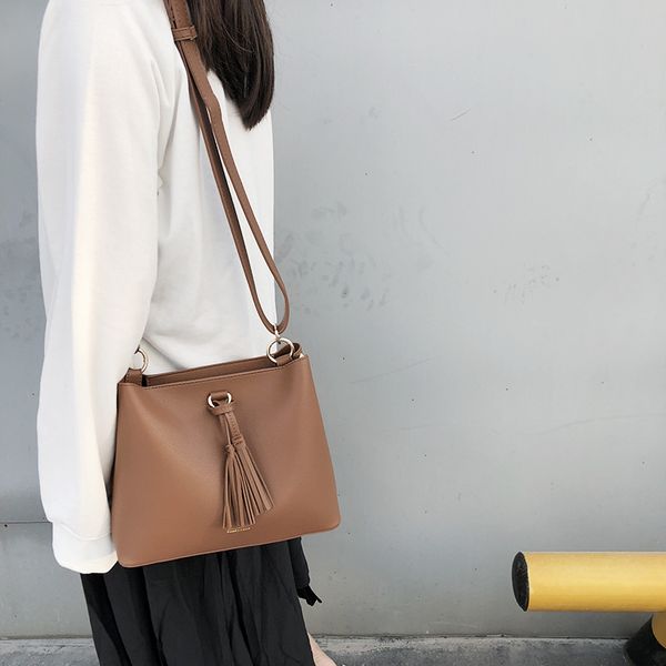 bag 2020 spring and summer new korean ins simple large capacity tassel bucket bag shoulder messenger women
bag 2020 spring and summer new korean ins simple large capacity tassel bucket bag shoulder messenger women