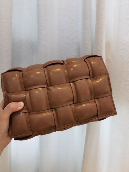 2020 elling fashion handbag design case bag women's messenger bag casual temperament pleated chequered woven cowhide pillow bag
2020 elling fashion handbag design case bag women's messenger bag casual temperament pleated chequered woven cowhide pillow bag