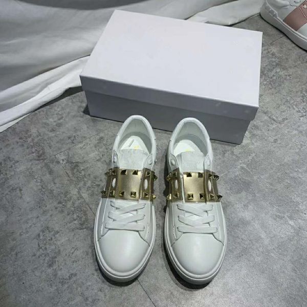 with box 2020 design walking shoes for men women low cut white black casual outdoor genuine leather sneakers loafers size 35-44
with box 2020 design walking shoes for men women low cut white black casual outdoor genuine leather sneakers loafers size 35-44