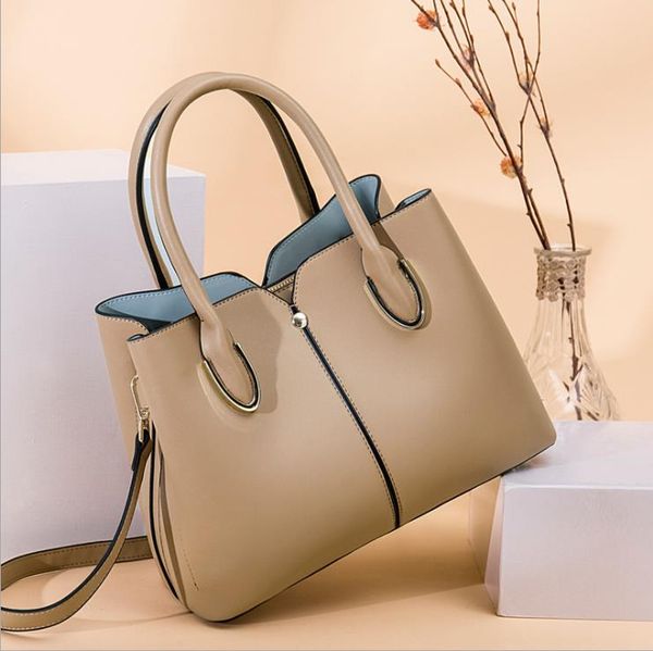 2020 new women's handbags european and american fashion women's messenger bags leather shoulder bags 100% leather
2020 new women's handbags european and american fashion women's messenger bags leather shoulder bags 100% leather