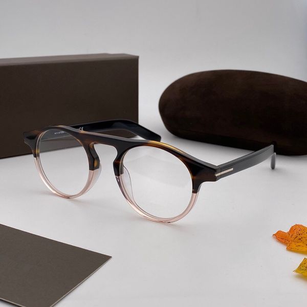 new 5628 women designer glasses plated retro square frame eyeglasses for mens simple popular style with original package
new 5628 women designer glasses plated retro square frame eyeglasses for mens simple popular style with original package