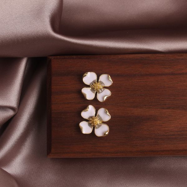 stud shiny side fashion brand jewelry elegant flower earrings for women gift style tiny earrigs, Golden;silver
stud shiny side fashion brand jewelry elegant flower earrings for women gift style tiny earrigs, Golden;silver