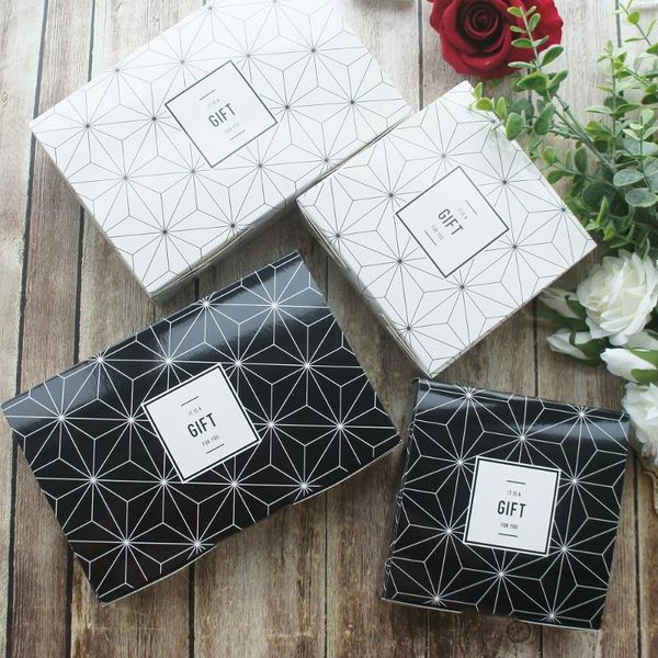gift wrap 2 size black white cross line design 10pcs macaron chocolate diy bake paper box wedding favor birthday party gifts packaging
gift wrap 2 size black white cross line design 10pcs macaron chocolate diy bake paper box wedding favor birthday party gifts packaging