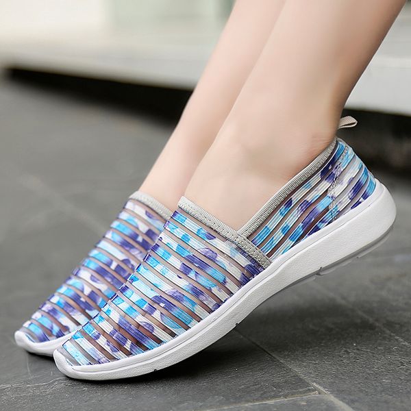 mesh shoes women summer sneakers breathable casual loafers lightweight walking shoes fashion tenis women flats big size 35-42, Black
mesh shoes women summer sneakers breathable casual loafers lightweight walking shoes fashion tenis women flats big size 35-42, Black
