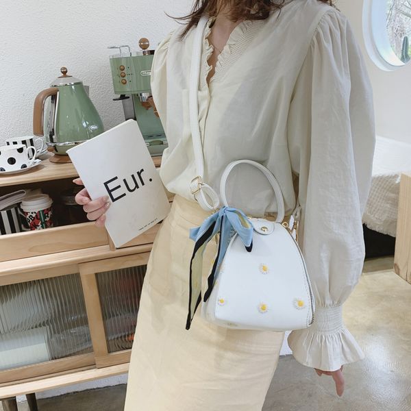 korean version of the personality bow hand female 2020 new spring daisy shoulder bag zongzi bag ladies hand bags
korean version of the personality bow hand female 2020 new spring daisy shoulder bag zongzi bag ladies hand bags