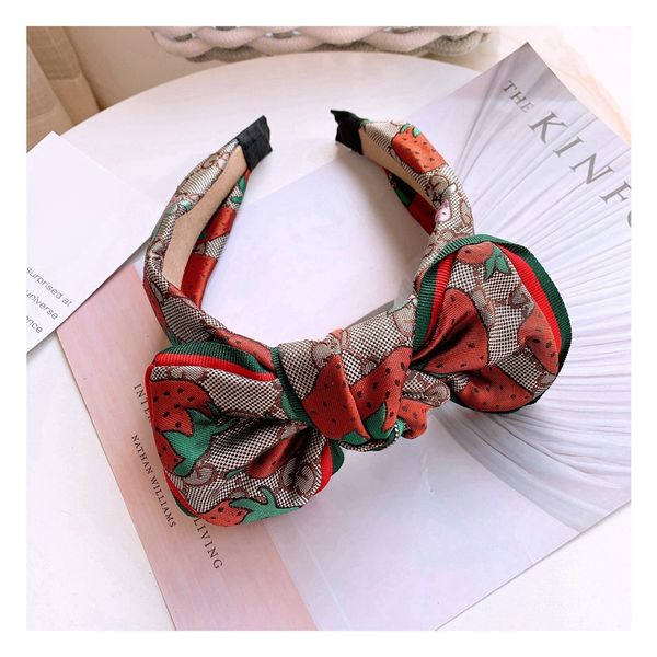 Signature family embroidered signature printing strawberry wide edge bow headband all-match kink headband
Signature family embroidered signature printing strawberry wide edge bow headband all-match kink headband