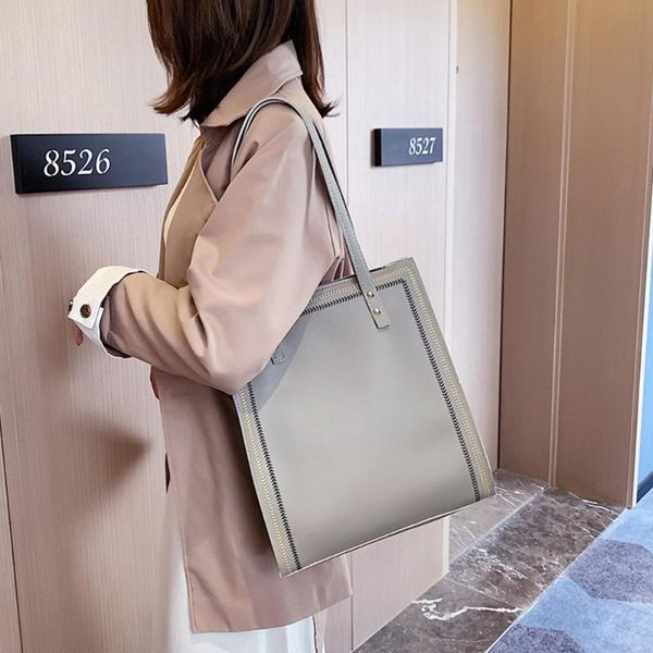 2020 new female fashion casusla women pu leather handbag ladies leisure wide large capacity shoulder bag shopping travel totes
2020 new female fashion casusla women pu leather handbag ladies leisure wide large capacity shoulder bag shopping travel totes
