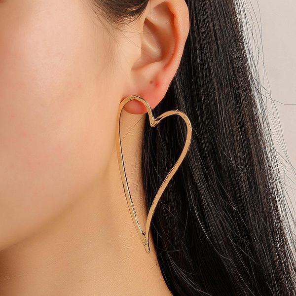 vintage hollow heart-shaped temperament simple golden metal statement earrings gold color women's earrings, Golden;silver
vintage hollow heart-shaped temperament simple golden metal statement earrings gold color women's earrings, Golden;silver