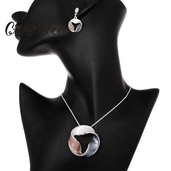 chokers cring coco geometric twisted torus necklace women's fashion choker pendants girl lady wedding holiday jewelry alloy chain, Golden;silver
chokers cring coco geometric twisted torus necklace women's fashion choker pendants girl lady wedding holiday jewelry alloy chain, Golden;silver
