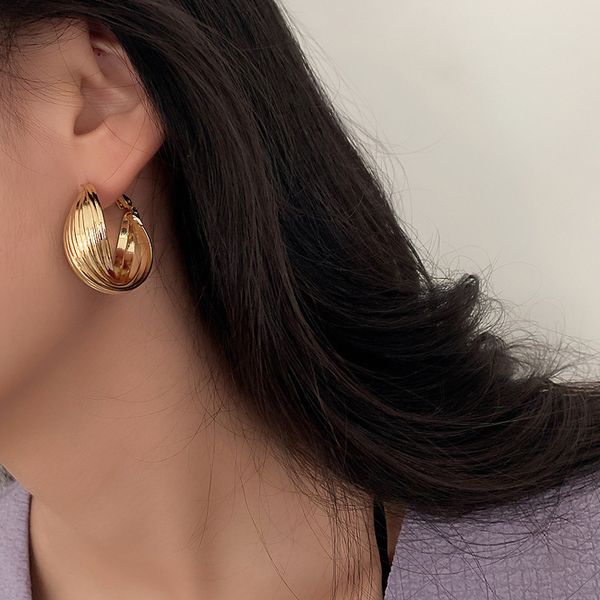 new design jewelry 925 silver needle earrings ladies temperament ear rings suitable for party ceremony gifts wholesale, Golden;silver
new design jewelry 925 silver needle earrings ladies temperament ear rings suitable for party ceremony gifts wholesale, Golden;silver