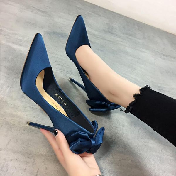 dress shoes 2021 satin heel bow single women blue sweet and thin slim delicate heels banquet etiquette, Black
dress shoes 2021 satin heel bow single women blue sweet and thin slim delicate heels banquet etiquette, Black