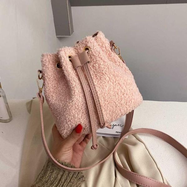 шикарная плюшевой кулиска bucket crossbody сумки женской кожи pu ковш сумки плеча дамы сумка # 20
шикарная плюшевой кулиска bucket crossbody сумки женской кожи pu ковш сумки плеча дамы сумка # 20
