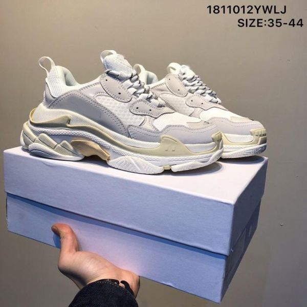 2020 fashion crystal bottom paris 17fw triple s mens designer sneakers vintage dad platform women luxury casual shoes sports trainers boots, Black
2020 fashion crystal bottom paris 17fw triple s mens designer sneakers vintage dad platform women luxury casual shoes sports trainers boots, Black