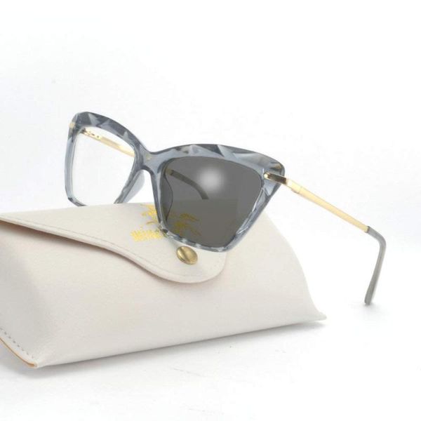 mincl/ultralight men fashion transparent glasses sun pchromic lens vintage lady cat reading glasses with box fml, White;black
mincl/ultralight men fashion transparent glasses sun pchromic lens vintage lady cat reading glasses with box fml, White;black