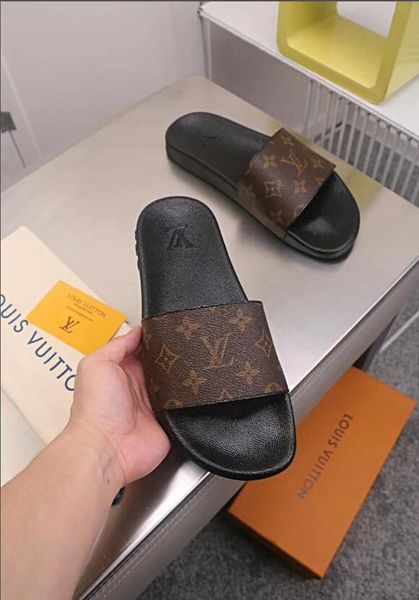 2029men women sandals designer shoes luxury slide summer fashion wide flat slippery sandals slipper flip flop with box 5 style size 38, Black
2029men women sandals designer shoes luxury slide summer fashion wide flat slippery sandals slipper flip flop with box 5 style size 38, Black