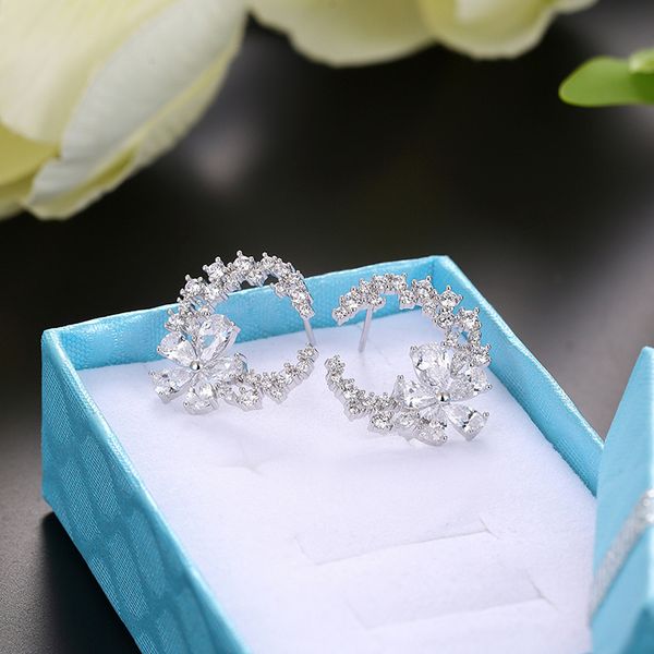 stud the latest design flower earrings temperament simple fashion metal female decorative crystal zircon girl lover wedding, Golden;silver
stud the latest design flower earrings temperament simple fashion metal female decorative crystal zircon girl lover wedding, Golden;silver
