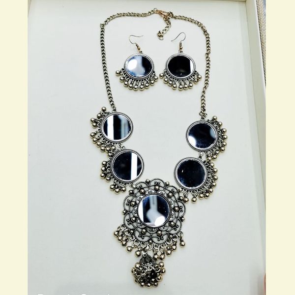factory direct fashion banquet, film and television commemorative alloy wind ladies makeup necklace necklace, Silver
factory direct fashion banquet, film and television commemorative alloy wind ladies makeup necklace necklace, Silver