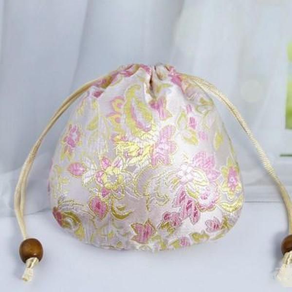 chinese silk pouch drawstring gift bag wedding candy bag brocade jewelry packaging bags 11x11cm 
chinese silk pouch drawstring gift bag wedding candy bag brocade jewelry packaging bags 11x11cm