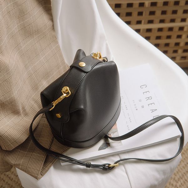 niche leather bucket bag slanting female fashion rivets luxury handbags women bags designer bags for women 2020
niche leather bucket bag slanting female fashion rivets luxury handbags women bags designer bags for women 2020