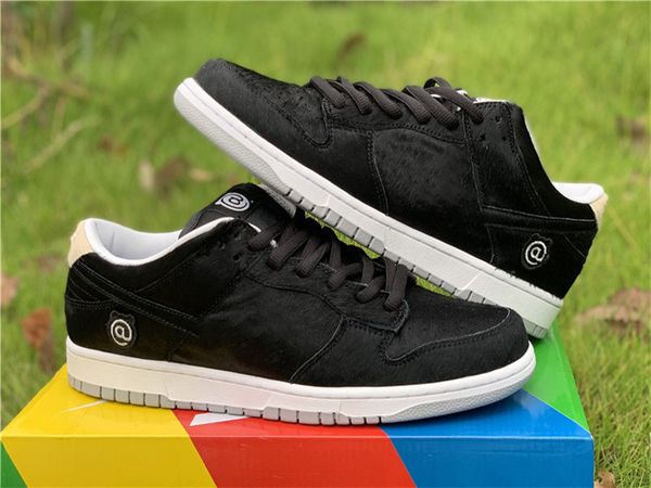 medicom toy x authentic sb dunk be@rbrick low men women running shoes white black vachetta tan skateboard shoes sneakers with box 36-45
medicom toy x authentic sb dunk be@rbrick low men women running shoes white black vachetta tan skateboard shoes sneakers with box 36-45