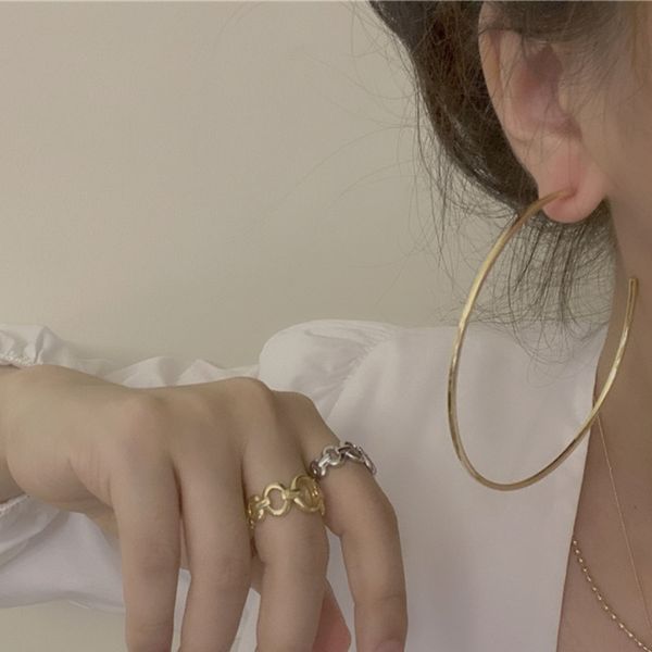 kpop retro geometric c shape big hoop earrings exaggerated minimalist fashion for women earrings jewelry accessories wholesale, Golden;silver
kpop retro geometric c shape big hoop earrings exaggerated minimalist fashion for women earrings jewelry accessories wholesale, Golden;silver