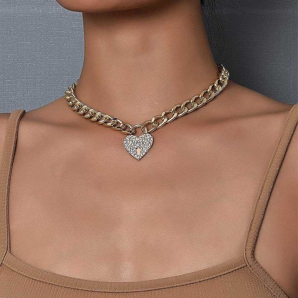 chokers 1pcs sweet women necklaces lock heart shaped crystal pendant clavicle chain gold necklace fashion valentine's day gift jewelry, Golden;silver
chokers 1pcs sweet women necklaces lock heart shaped crystal pendant clavicle chain gold necklace fashion valentine's day gift jewelry, Golden;silver