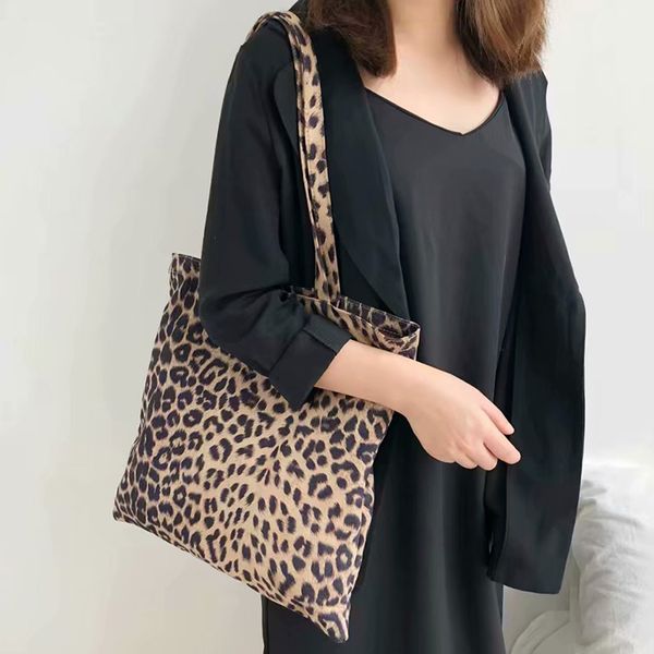 женские сумки leopard мешок животных печать женщины сумки повседневные женские сумки плеча сложите многоразовый средний корзина всего продаж
женские сумки leopard мешок животных печать женщины сумки повседневные женские сумки плеча сложите многоразовый средний корзина всего продаж