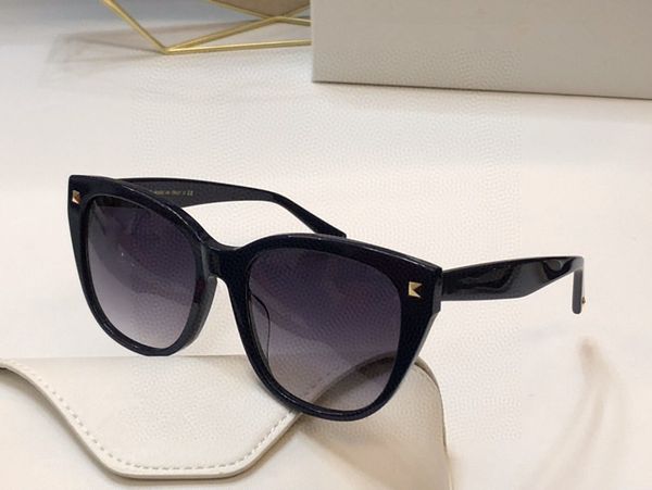 новый 4040 популярные марка cолнцезащитные очки мода cat eye рамка солнцезащитные очки с бриллиантами и заклепками design очки приходите с ф
новый 4040 популярные марка cолнцезащитные очки мода cat eye рамка солнцезащитные очки с бриллиантами и заклепками design очки приходите с ф