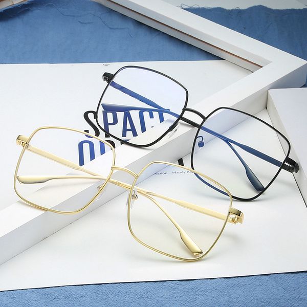 2020 New Fashion Luxury Blue Film Flat Glasses Woman Big Square Metal Frame Literary Retro Trend Student Glasses Unisex, White;black
2020 New Fashion Luxury Blue Film Flat Glasses Woman Big Square Metal Frame Literary Retro Trend Student Glasses Unisex, White;black