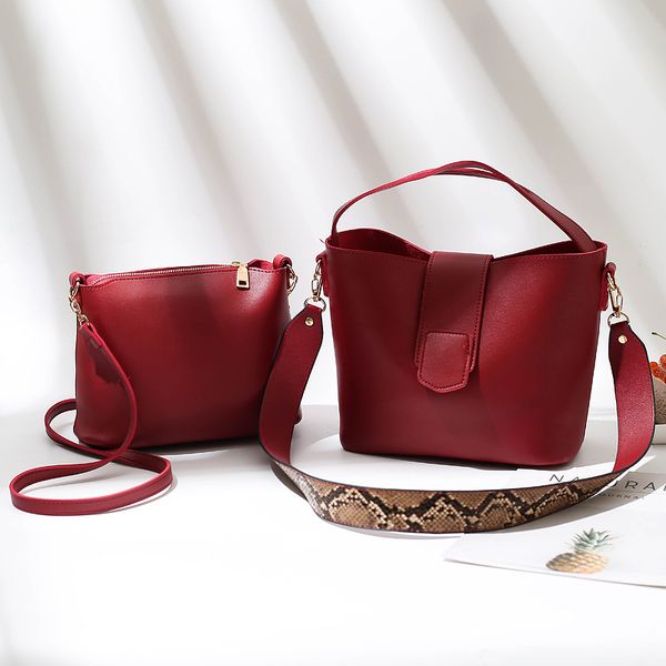 new designer women handbags leather shoulder bags female fashion larger capacity crossbody messenger bags girls casual tote
new designer women handbags leather shoulder bags female fashion larger capacity crossbody messenger bags girls casual tote