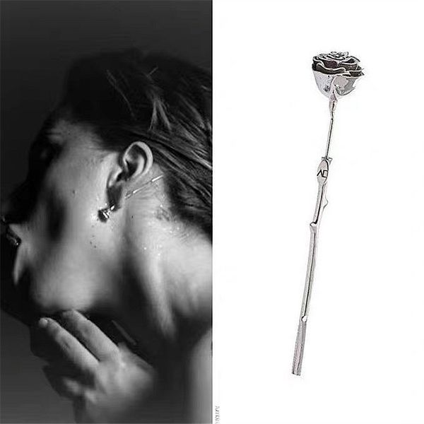 stud metal romantic roses earrings temperament wild aesthetic exquisite personality ear clip, Golden;silver
stud metal romantic roses earrings temperament wild aesthetic exquisite personality ear clip, Golden;silver
