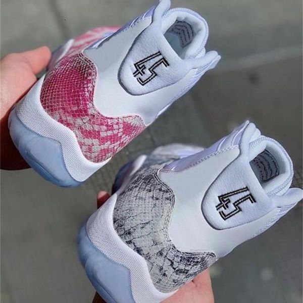 new 11 high prem hc 45 light bone basketball shoes men 11s pink white grey snakeskin sports sneakers with box
new 11 high prem hc 45 light bone basketball shoes men 11s pink white grey snakeskin sports sneakers with box