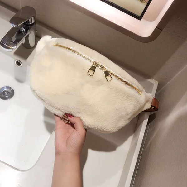 2020 winter purse shoulder bag designer pocket chest fashion women lamb hair chest bags flower letter camera bag four colors sold
2020 winter purse shoulder bag designer pocket chest fashion women lamb hair chest bags flower letter camera bag four colors sold